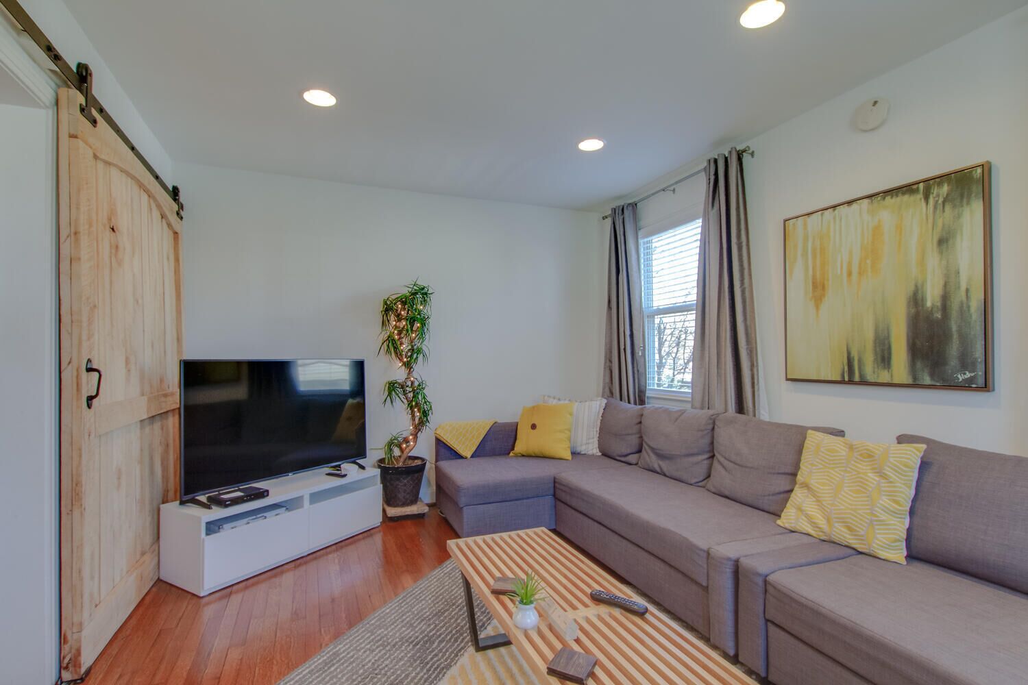 Newly Renovated Cottage Minutes From Downtown!