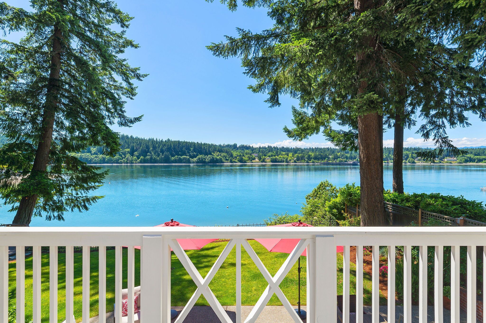 Waterfront ~ Really Unique ~ Charming Northwest Getaway