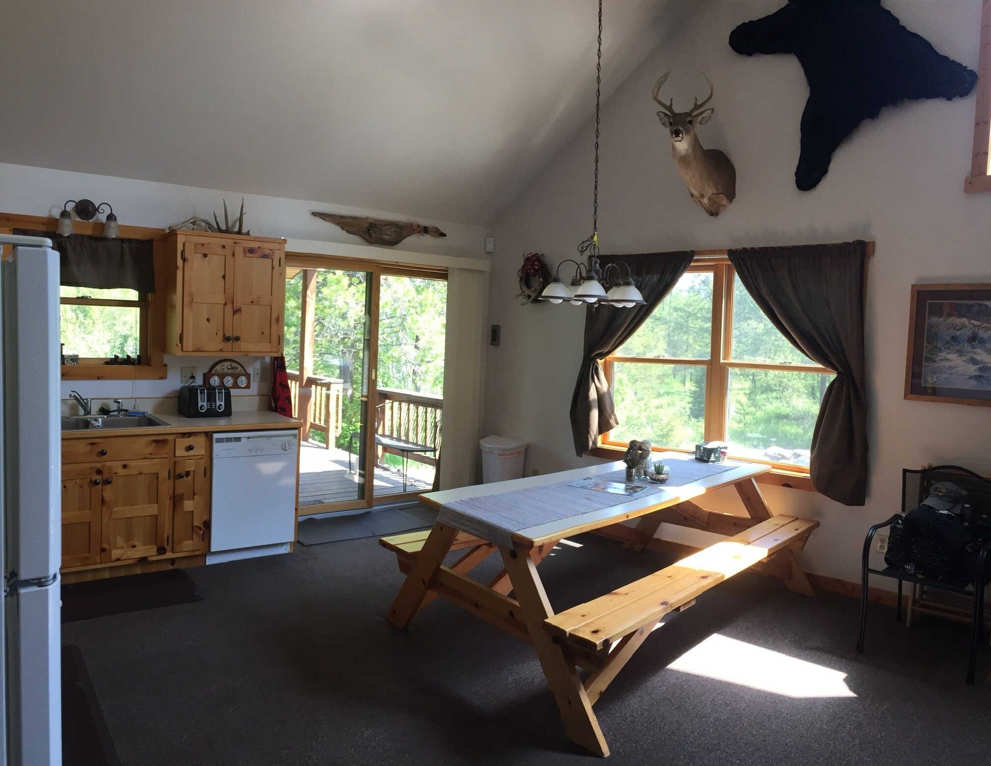Minutes  from Glacier Home; Views, Wildlife, Internet, and more!
