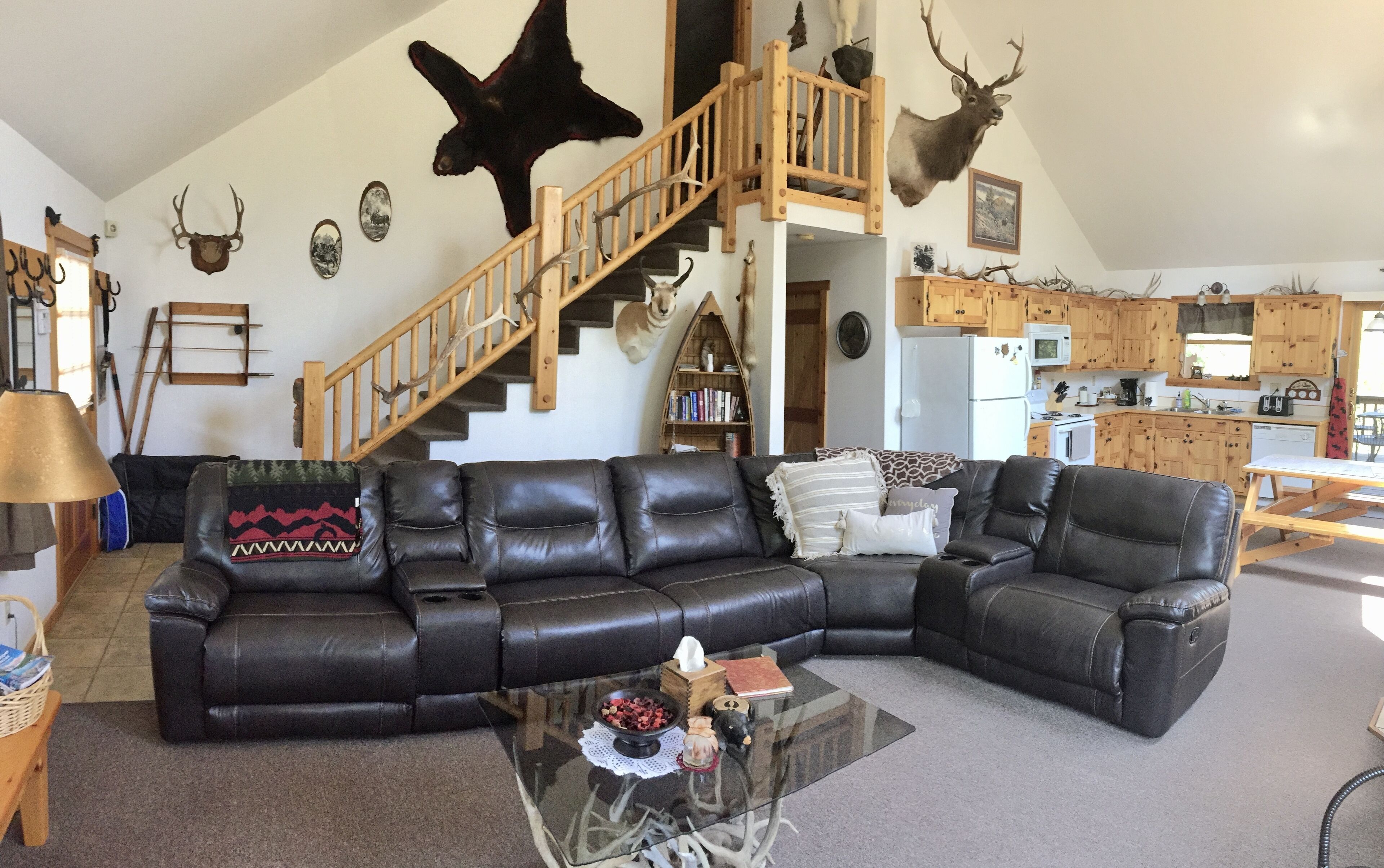 Minutes  from Glacier Home; Views, Wildlife, Internet, and more!