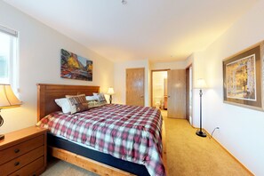 3 bedrooms, iron/ironing board, WiFi, bed sheets