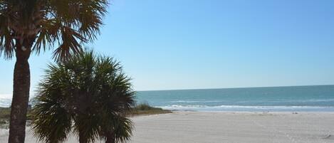 Am Strand, Liegestühle, Strandtücher
