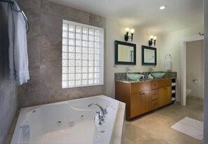 Hair dryer, towels - Seagrape 15% Off June 1 -15! (St. John)