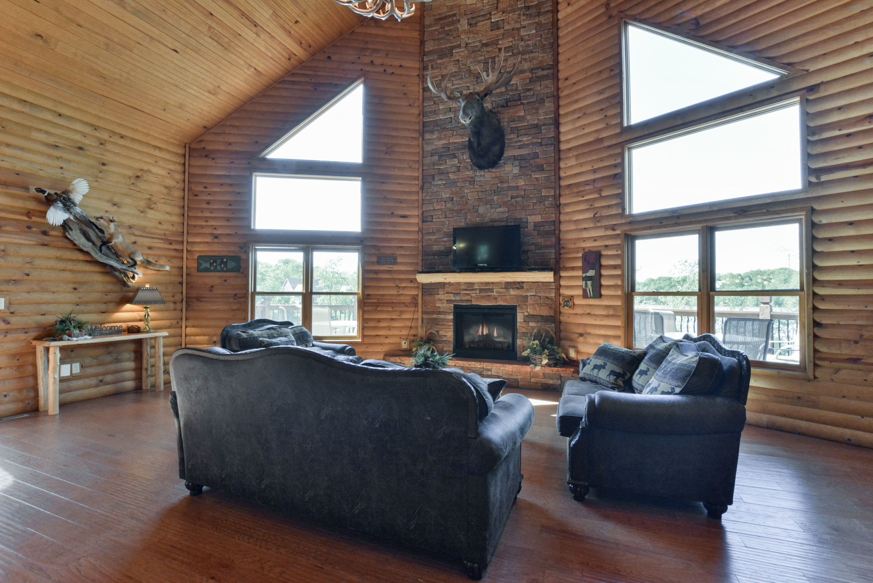 Luxury Lakefront Resort Chalet 7~2 Pools~FREE Amenities~Dock~Kayaks~Waterslide