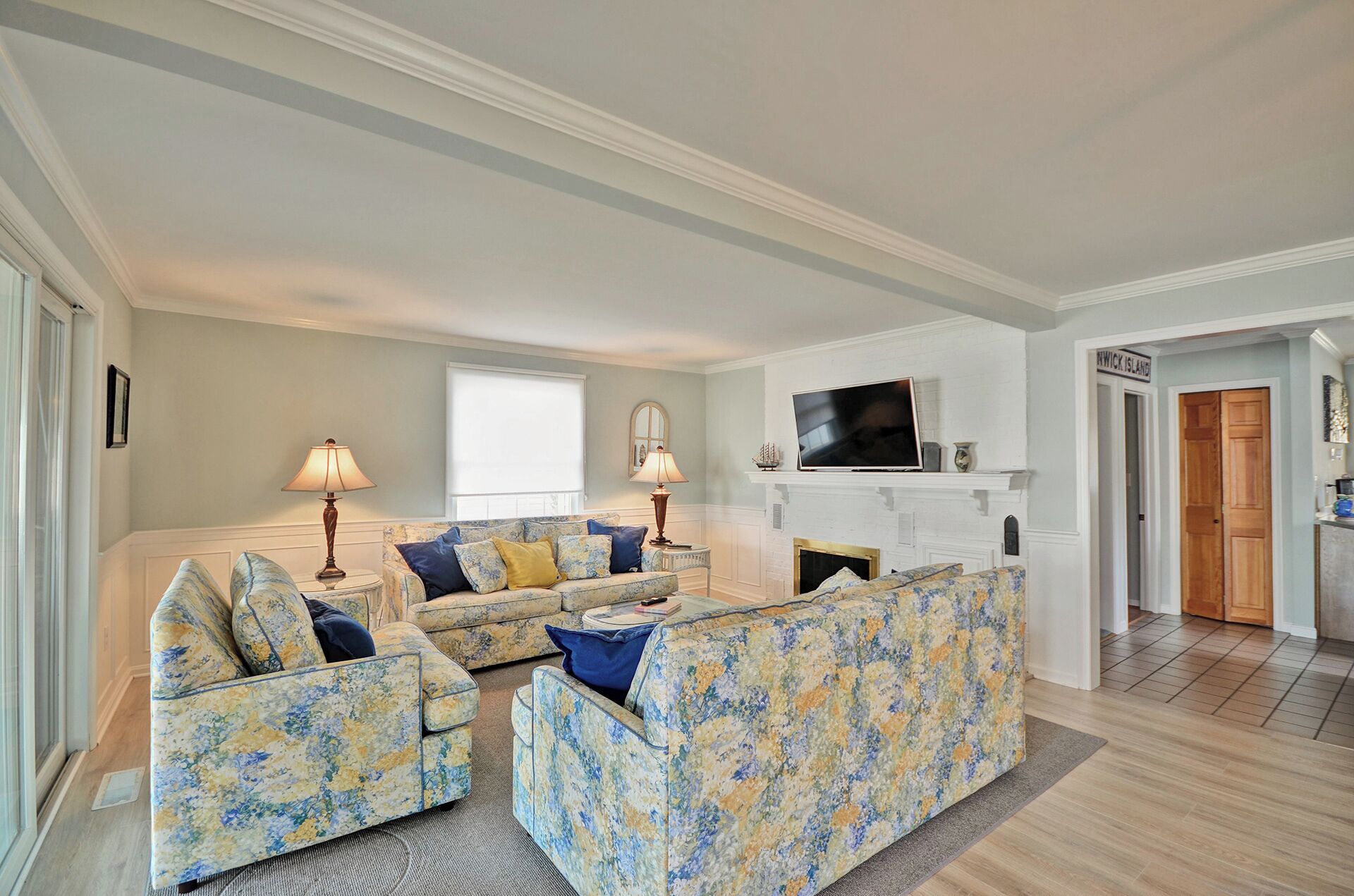 Excellent 4 bedroom Beach House in Fenwick Island, walking distance to the Beach! Wifi available!