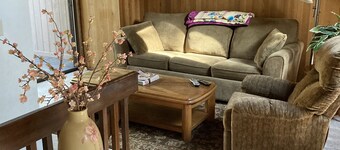 Aangenaam huis met drie slaapkamers op de golfbaan. Bubbelbad september tot 15 juni