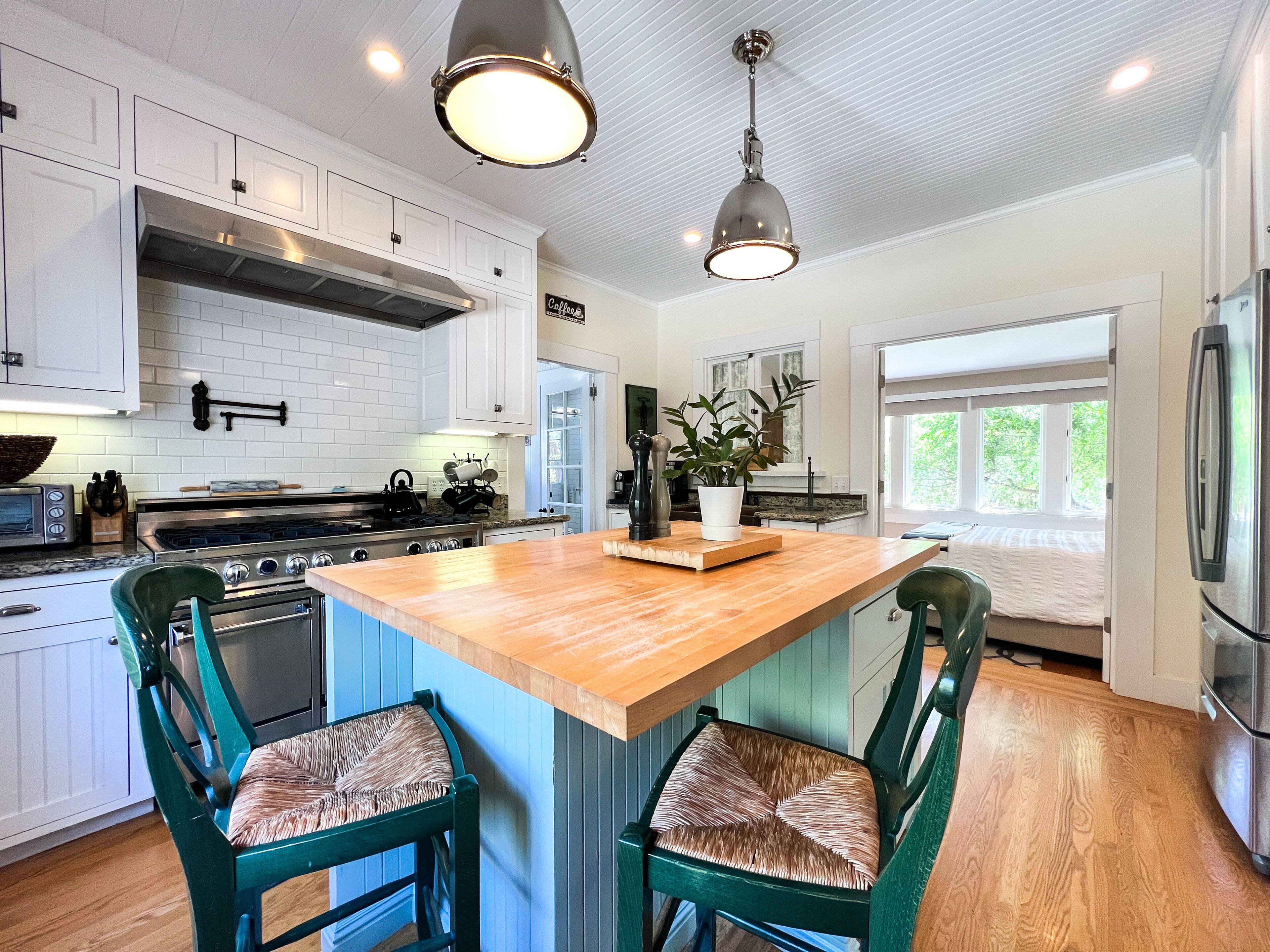 Historic Saint Helena farm house one block from Main Street