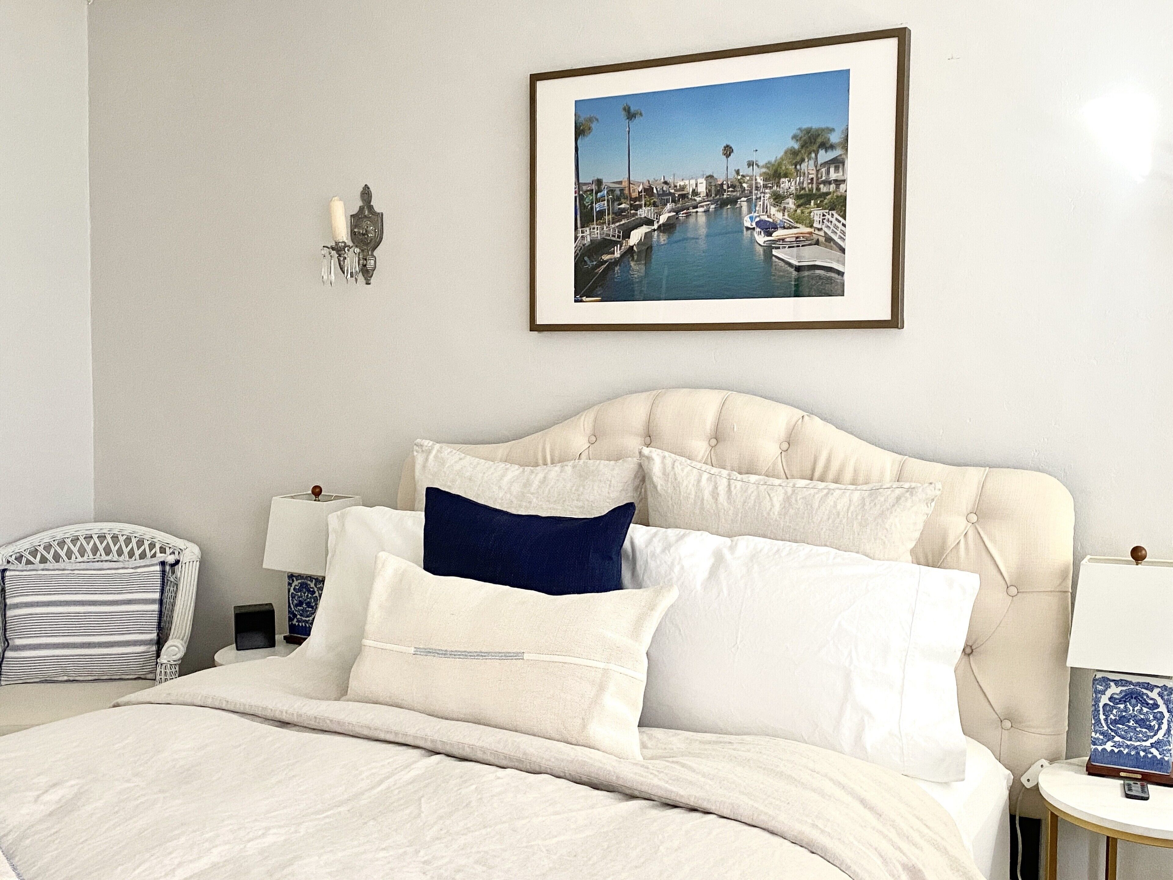 Bright Fresh Cottage...Walk to Bay & 2nd Street!