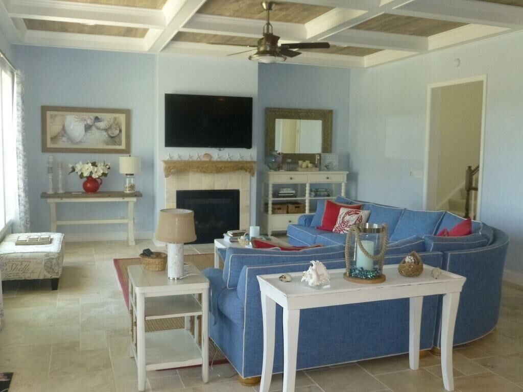 The Creme De La Creme In Bayside  - Big Red Magnolia