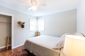 2 bedrooms, iron/ironing board, free WiFi, bed sheets