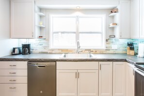 Fridge, microwave, oven, stovetop - Amazing townhouse, amazing attractions, amazing city! (Monona)