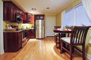 Fridge, microwave, oven, stovetop - A historical hideaway (Cleveland)