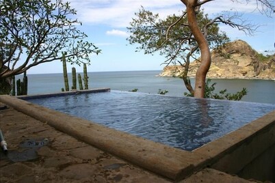 Espectacular Ocean Cliff 5BR Home & Beach en una comunidad cerrada