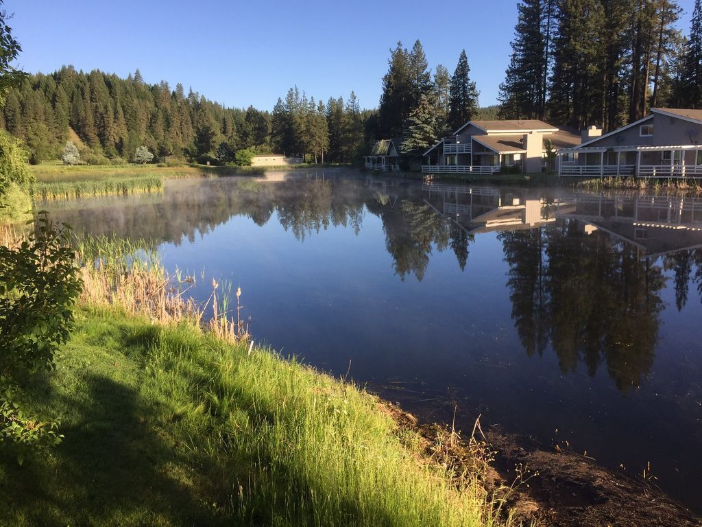 MOUNTAIN RETREAT ON BEAUTIFUL POND AND GOLF COURSE