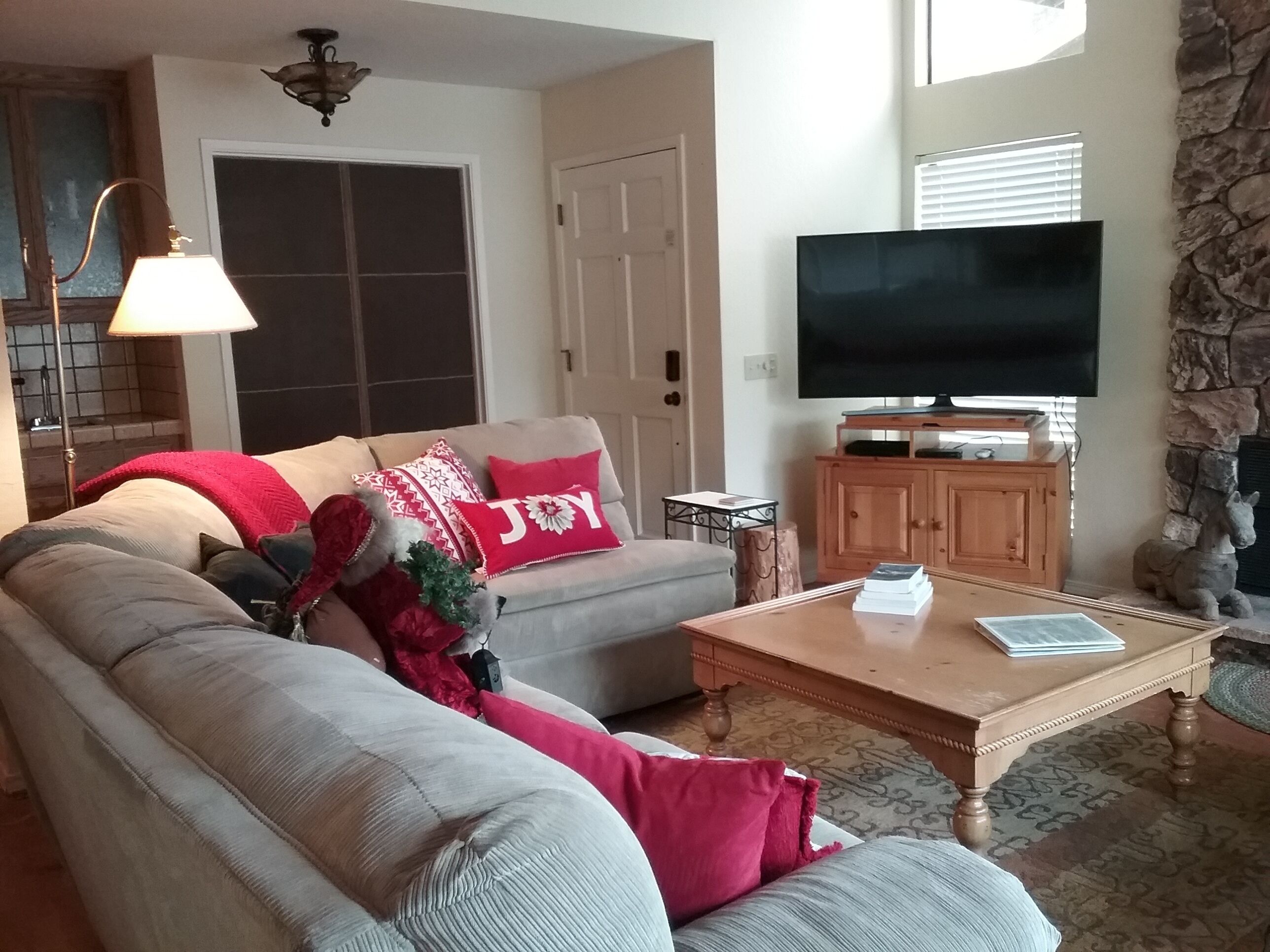 MOUNTAIN RETREAT ON BEAUTIFUL POND AND GOLF COURSE