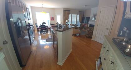 - Gated 2 Bedroom Condo In Ballantyne