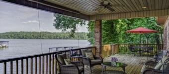 Keskeisellä paikalla sijaitseva Lake House, jossa yksinäinen tunne * Veneen liukuminen mukana *