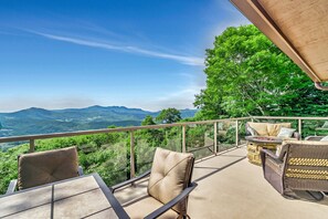 Outdoor dining - Reduced Summer Rates on Cloud 9 Stay Cool - Completely Updated with Top Views. (Banner Elk)