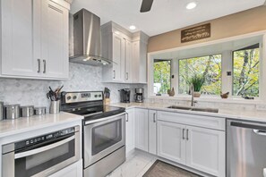 Fridge, microwave, oven, stovetop - Reduced Summer Rates on Cloud 9 Stay Cool - Completely Updated with Top Views. (Banner Elk)
