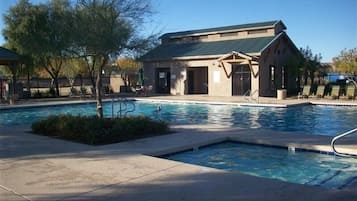 Piscina externa, piscina aquecida