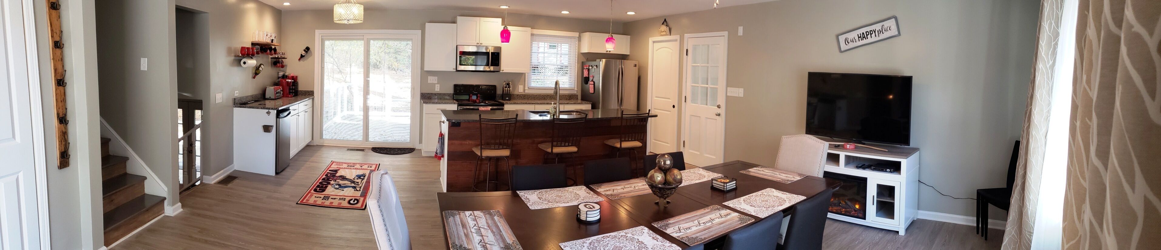 **9 Min. Drive to STADIUM** UGA Inspired Home + RV Parking--See Description