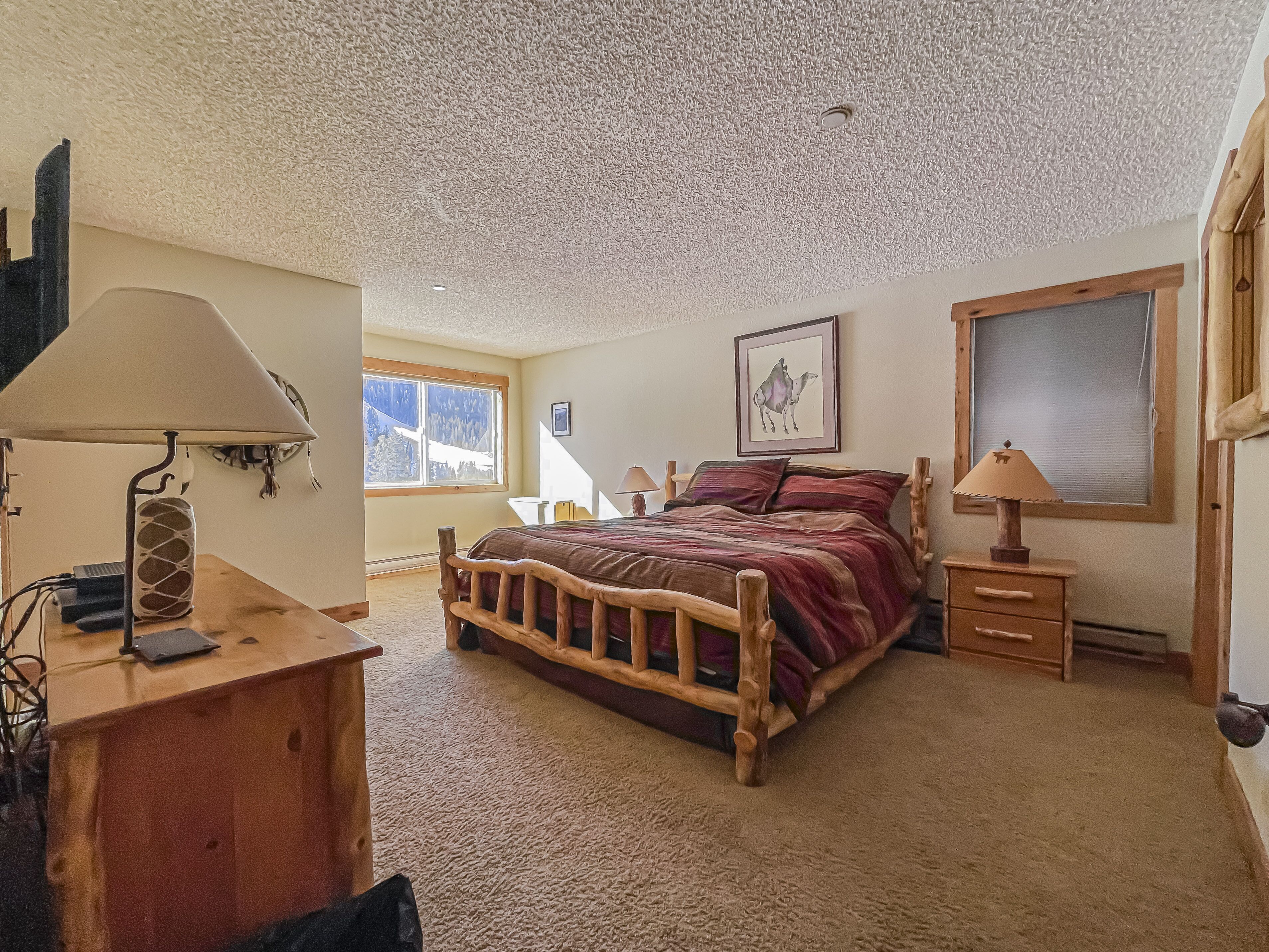 Spacious Luxury Condo Private Hot Tub and Sanua in Unit 1000' to ski lift