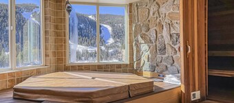 Spacious Luxury Condo Private Hot Tub and Sanua in Unit 1000' to ski lift