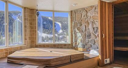 Spacious Luxury Condo Private Hot Tub and Sanua in Unit 1000' to ski lift