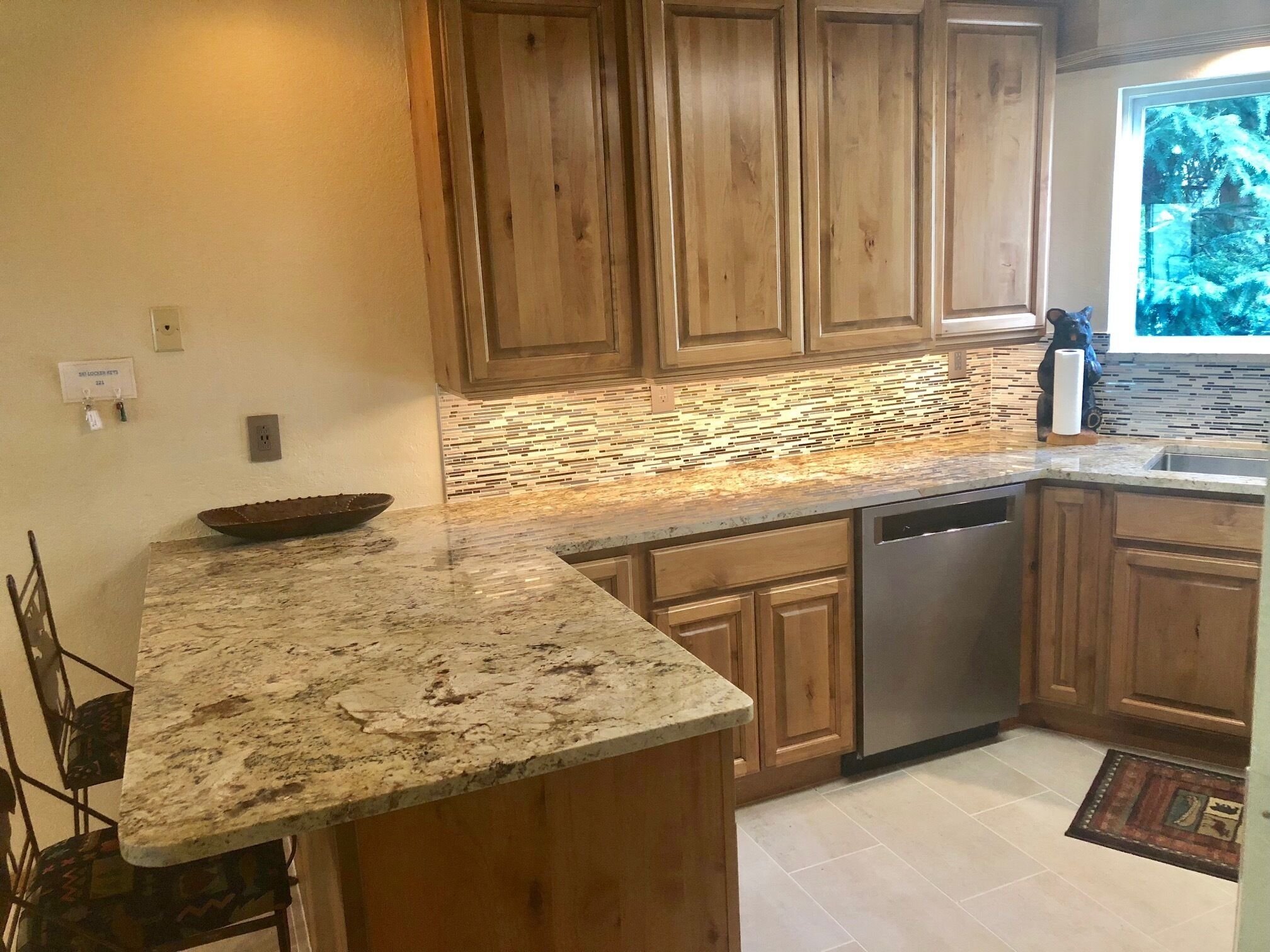 Spacious Luxury Condo Private Hot Tub and Sanua in Unit 1000' to ski lift