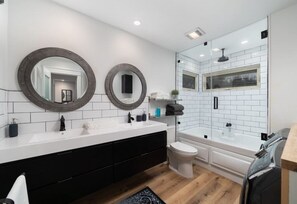 Hair dryer - Centrally located, newly remodeled coastal elegance property with large outdoor living space (Dana Point)