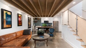 Living area - Centrally located, newly remodeled coastal elegance property with large outdoor living space (Dana Point)