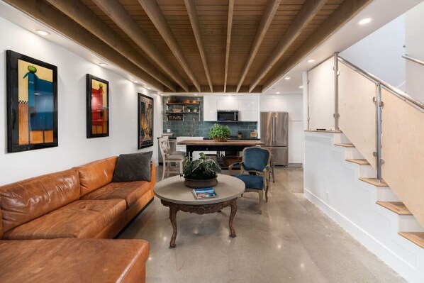 TV, fireplace, stereo