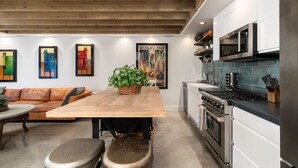 Private kitchen - Centrally located, newly remodeled coastal elegance property with large outdoor living space (Dana Point)
