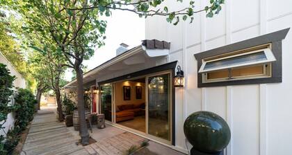 Centrally located, newly remodeled coastal elegance property with large outdoor living space