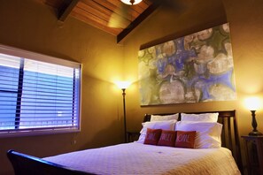 2 bedrooms, free WiFi, bed sheets - Artistic Top-Floor Tropical Penthouse – Steps to Maui’s Best Beach (Kihei)