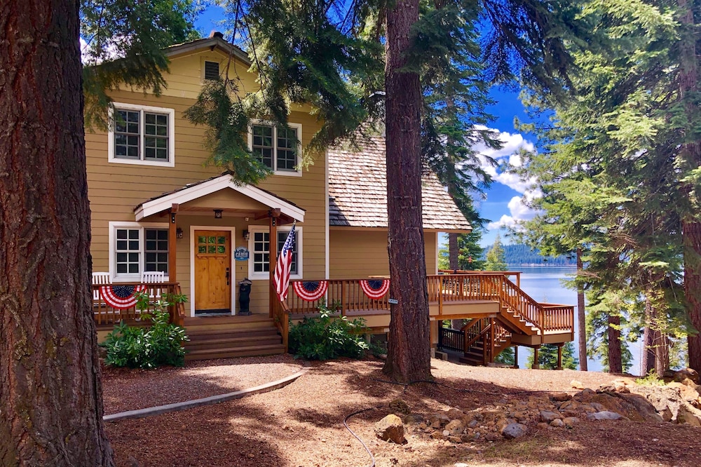 Beautiful Lakefront Home in LACC-Spectacular Views! Private Dock/Buoy
