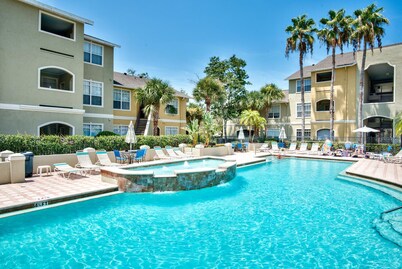 NEW LISTING ! WONDERFUL AND MODERN CONDO WITH NICE POOL VIEW