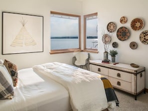 5 bedrooms, desk, iron/ironing board, free WiFi