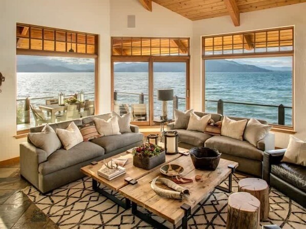 TV connectée, cheminée, jeux vidéo, espaces bureaux