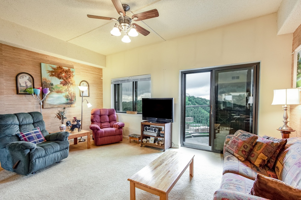 2B Condo w/ Panoramic Slope-Side Views