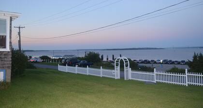 Wonderful Prudence Island Cottage with 180 Degree View of Narragansett Bay