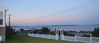 Wonderful Prudence Island Cottage with 180 Degree View of Narragansett Bay