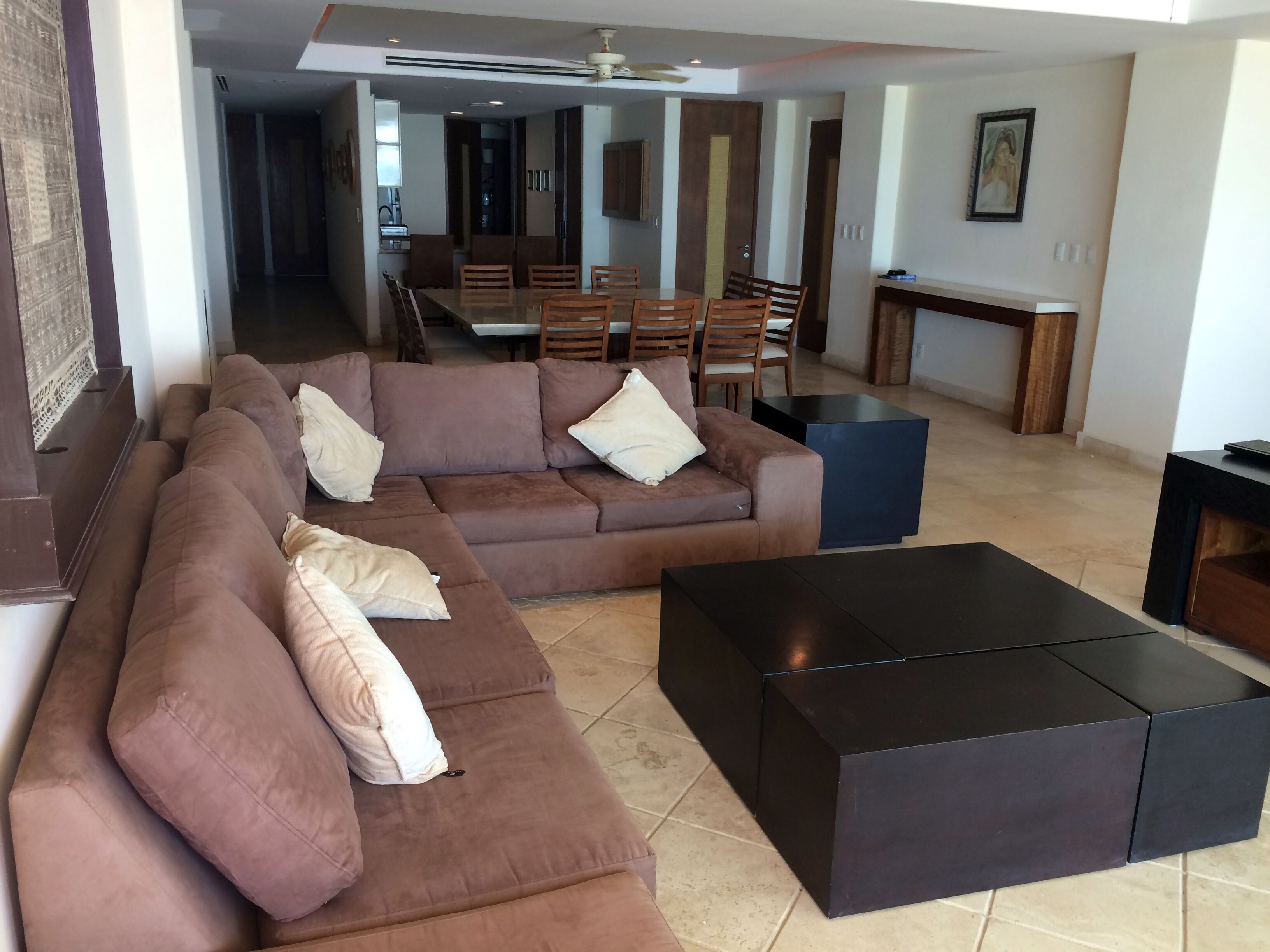 Spacious condo with Spectacular Ocean View, Beach access and Pool, sleeps 10