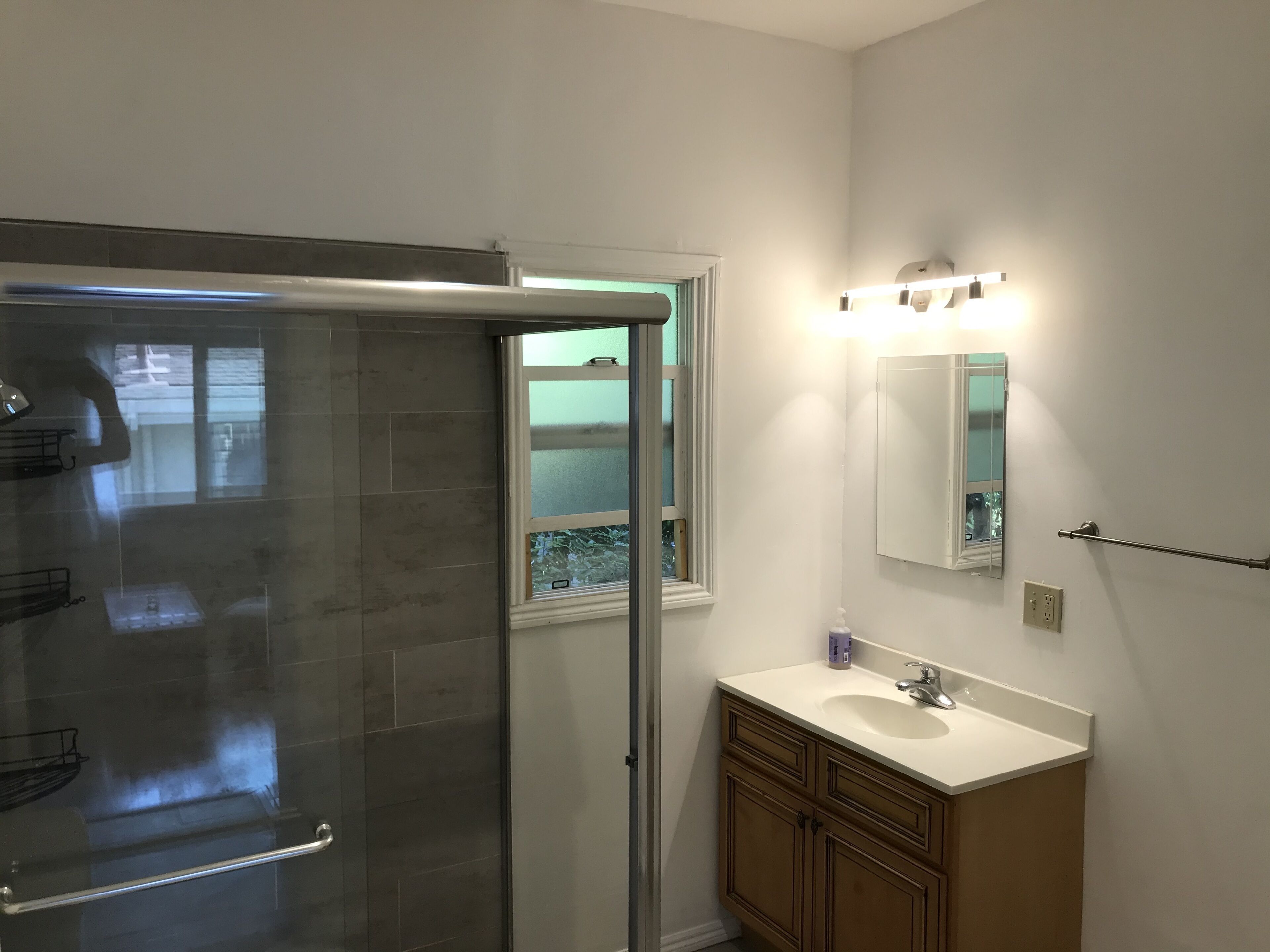 Sunny Private Upstairs Studio in Great Area