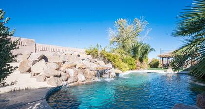 Luxury Vacation Mansion 5 mins to Strip! Pool, Games, Sports Court. 7 Bedrooms