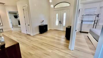 7 slaapkamers, een strijkplank/strijkijzer, reisbedje, gratis wifi