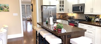 New Luxurious Executive House - Upper Beaches Toronto