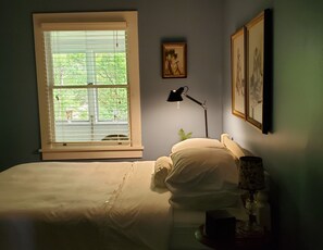 2 slaapkamers, een strijkplank/strijkijzer, gratis wifi, beddengoed