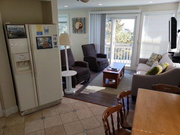 TV, fireplace, DVD player, books