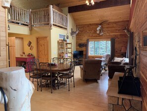 Smart TV, fireplace, DVD player, books - Hideaway tucked away in the San Juan Mts of Southwestern Colorado - Sleeps 8 (Cimarron)